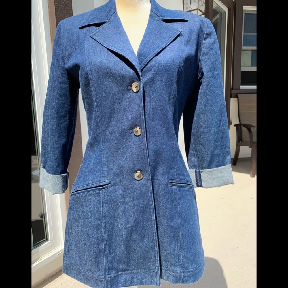 Ellen Tracy denim fitted long blazer. Size 4